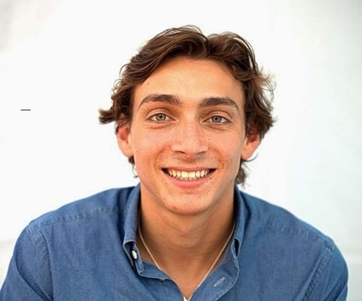 Armand "Mondo" Duplantis slog ännu en gång världsrekord i stavhopp. Arkivbild