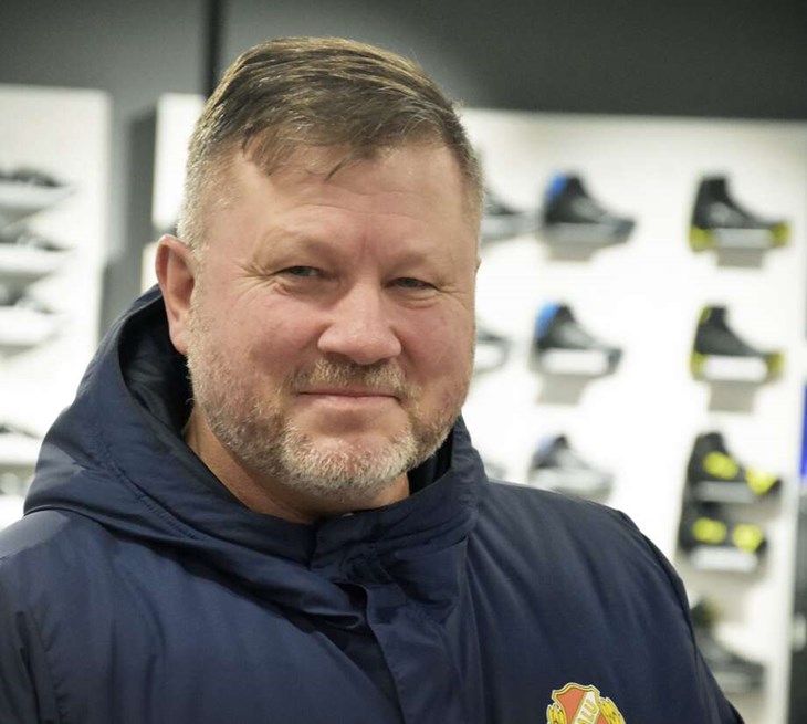 Jerker Enarsson, 58 år, ordförande i Falu BS fotboll, Falun1. – Att få arbeta med barn- och ungdomsidrott, och fotbollen specifikt. Det är det finaste arbete jag vet.2. – Fred så fort som möjligt, och att vi lyssnar på varandra. Att vi söker förståelse i stället för att döma. Foto: Sonny Jonasson