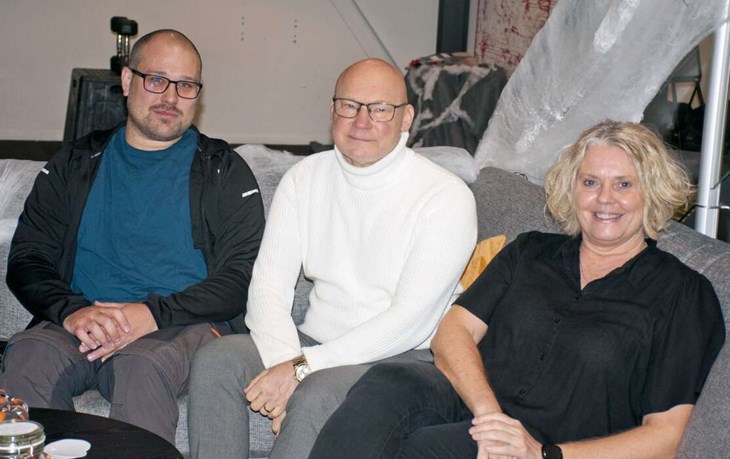"Har du gått en HLR-utbildning så gå med i sms-livräddarna för du kan göra skillnad", säger Ann-Charlotte Almquist (till höger). Foto: Lisa Björklund