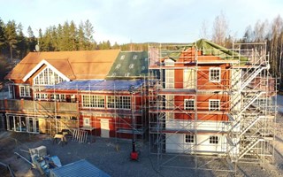 Öppna backar i Bjurs – och nya hotellet tar form