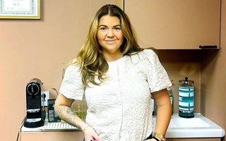 Mikaela öppnar frisörsalong på populär plats