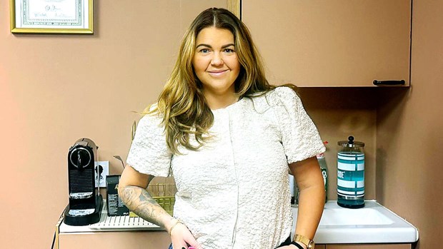 Mikaela öppnar frisörsalong på populär plats