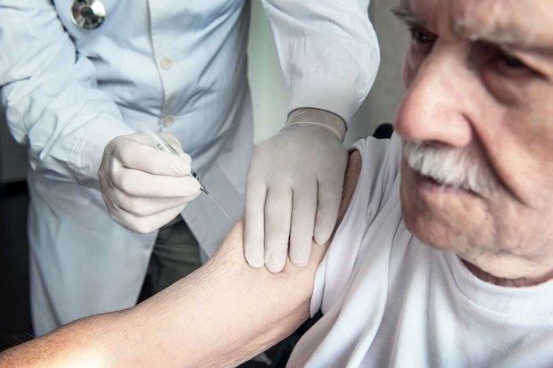 Gratis vaccin för seniorer – men Dalarna sent ut